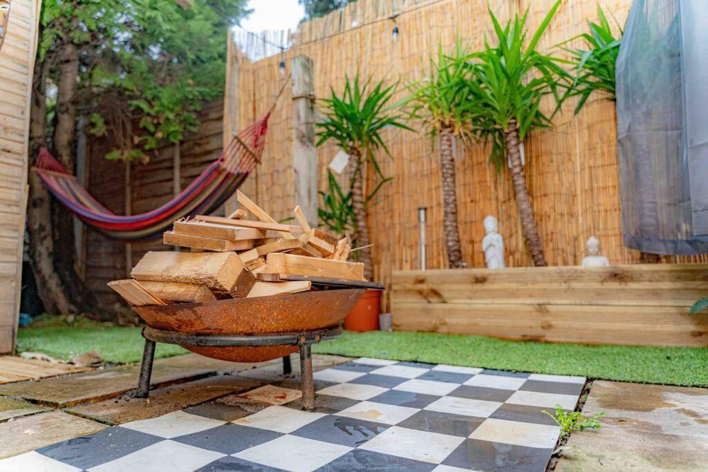 Unique Home W/Garden Hot Tub, Sauna & Cinema Room Лондон Экстерьер фото