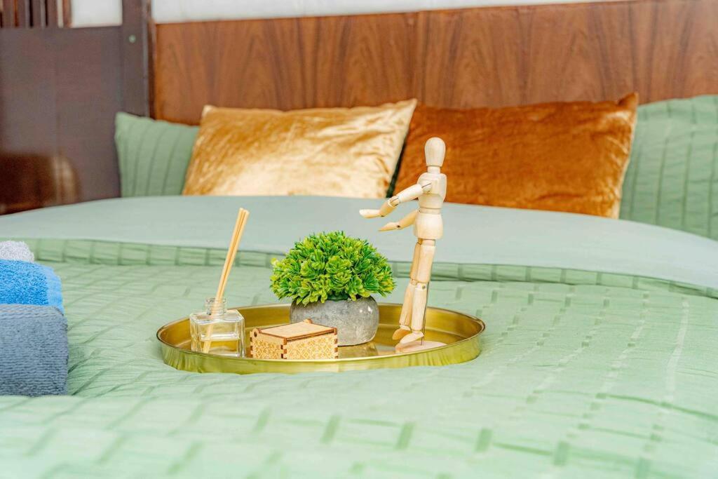 Unique Home W/Garden Hot Tub, Sauna & Cinema Room Лондон Экстерьер фото
