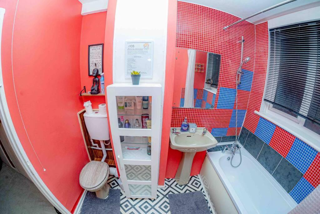 Unique Home W/Garden Hot Tub, Sauna & Cinema Room Лондон Экстерьер фото